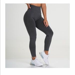NVGTN Seamless Contour Legging NEWT!!